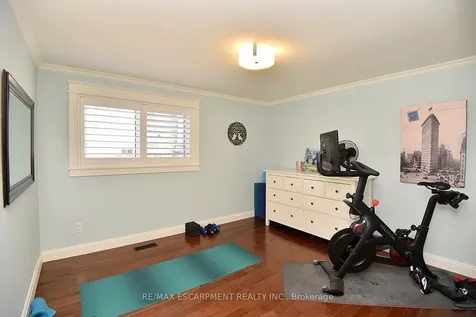 625 Ardleigh Crescent Burlington ON L7L 4K7