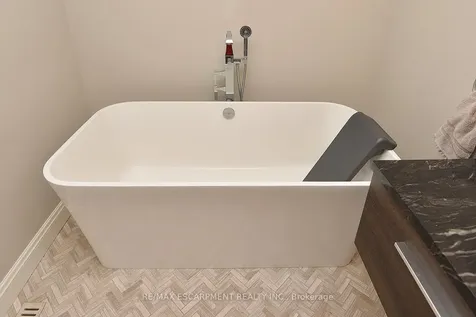 625 Ardleigh Crescent Burlington ON L7L 4K7