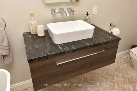 625 Ardleigh Crescent Burlington ON L7L 4K7