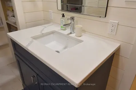 625 Ardleigh Crescent Burlington ON L7L 4K7