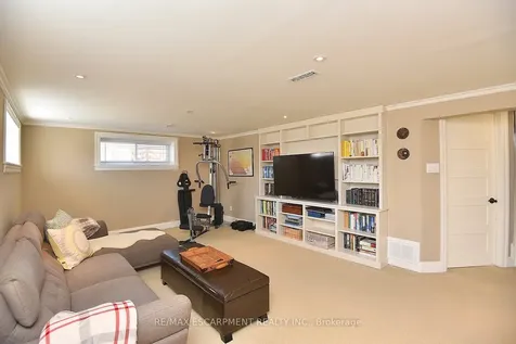 625 Ardleigh Crescent Burlington ON L7L 4K7