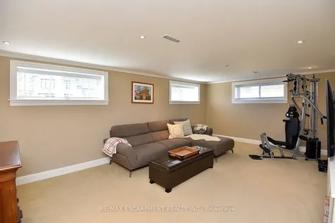 625 Ardleigh Crescent Burlington ON L7L 4K7