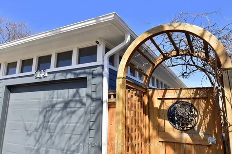 625 Ardleigh Crescent Burlington ON L7L 4K7