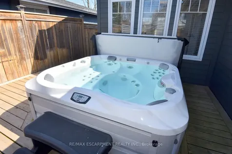 625 Ardleigh Crescent Burlington ON L7L 4K7