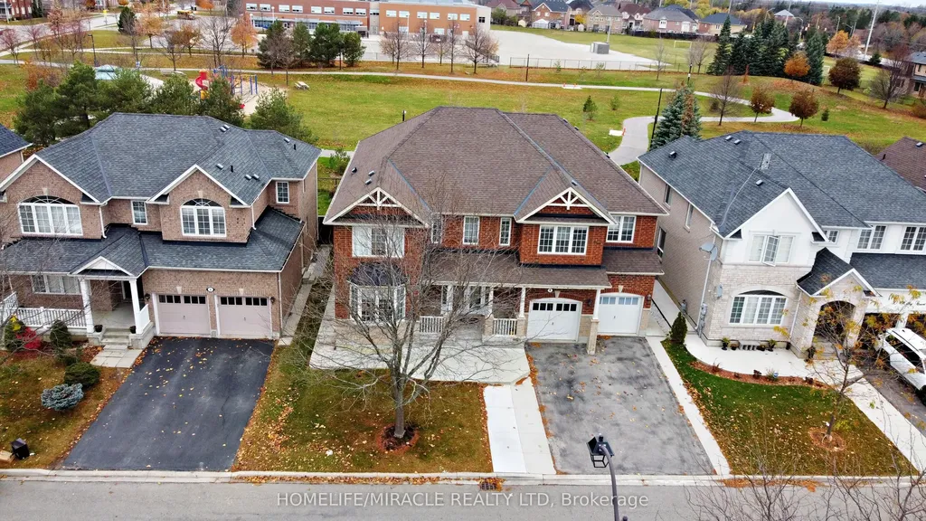 8 Nelly Court Brampton ON L6P 2G5