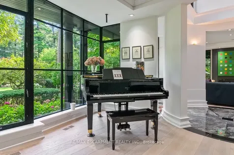 905 Sangster Avenue Mississauga ON L5H 2Y3