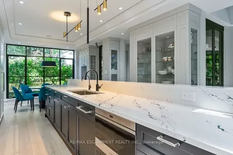 905 Sangster Avenue Mississauga ON L5H 2Y3
