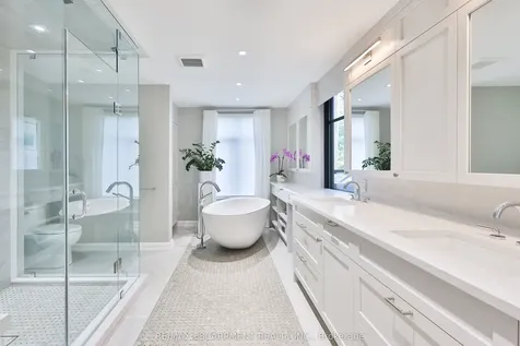 905 Sangster Avenue Mississauga ON L5H 2Y3