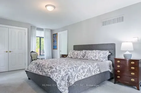 905 Sangster Avenue Mississauga ON L5H 2Y3