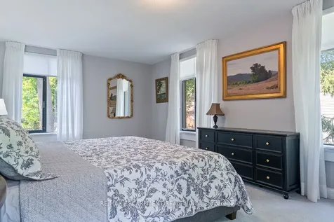 905 Sangster Avenue Mississauga ON L5H 2Y3