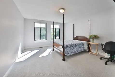 905 Sangster Avenue Mississauga ON L5H 2Y3