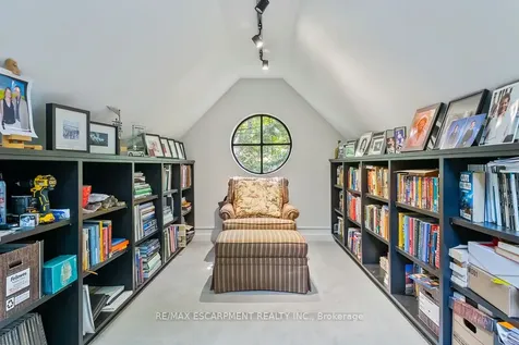 905 Sangster Avenue Mississauga ON L5H 2Y3