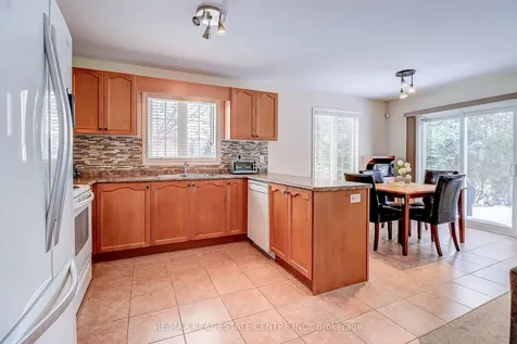 2 Alisma Trail Brampton ON L6R 0Y8