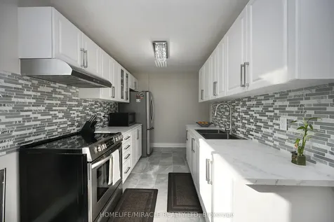 10 Grasspoint Square Brampton ON L6S 2J2