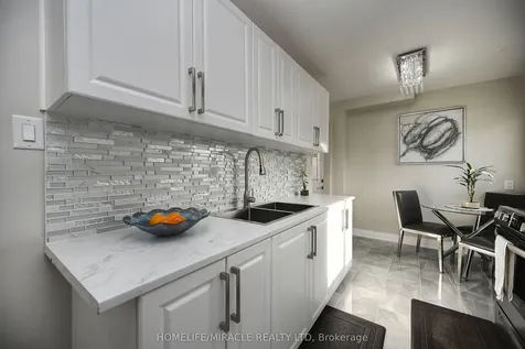 10 Grasspoint Square Brampton ON L6S 2J2