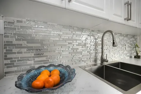 10 Grasspoint Square Brampton ON L6S 2J2