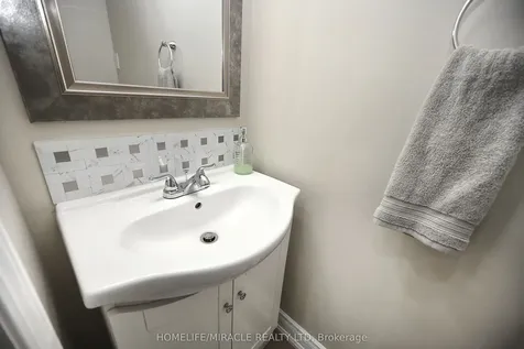 10 Grasspoint Square Brampton ON L6S 2J2