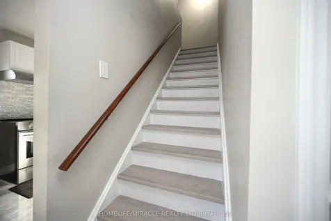 10 Grasspoint Square Brampton ON L6S 2J2