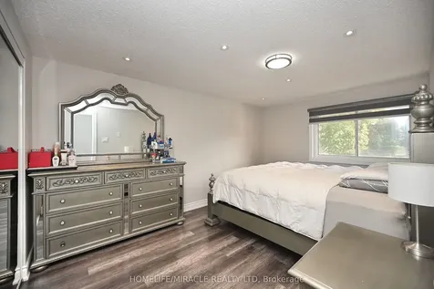 10 Grasspoint Square Brampton ON L6S 2J2