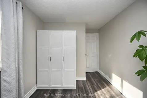 10 Grasspoint Square Brampton ON L6S 2J2