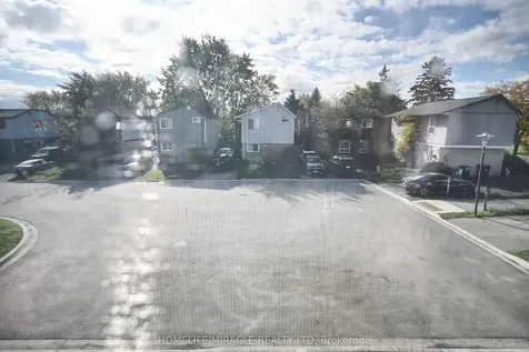 10 Grasspoint Square Brampton ON L6S 2J2