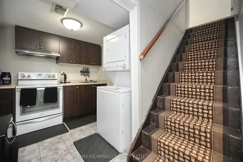 10 Grasspoint Square Brampton ON L6S 2J2