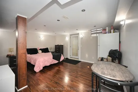 10 Grasspoint Square Brampton ON L6S 2J2