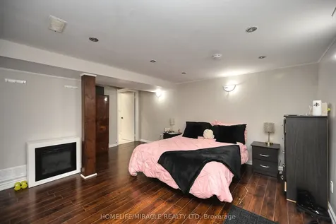 10 Grasspoint Square Brampton ON L6S 2J2