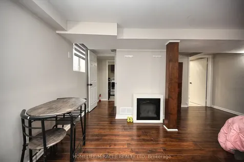 10 Grasspoint Square Brampton ON L6S 2J2