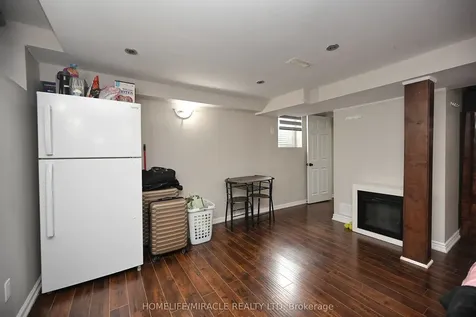 10 Grasspoint Square Brampton ON L6S 2J2