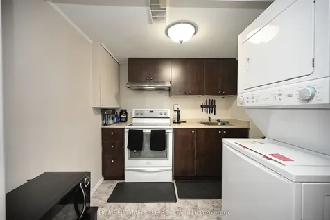 10 Grasspoint Square Brampton ON L6S 2J2