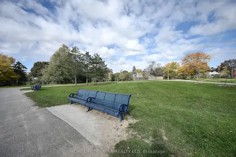 10 Grasspoint Square Brampton ON L6S 2J2