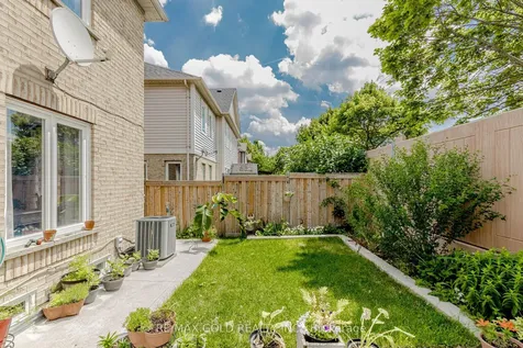 139 Chipmunk Crescent Brampton ON L6R 1B7