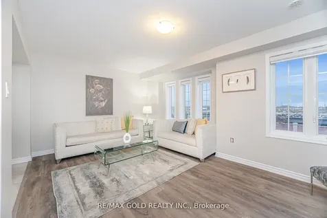 75 Baycliffe Crescent Brampton ON L7A 3Z1