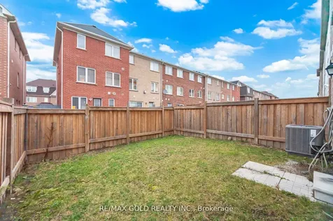 75 Baycliffe Crescent Brampton ON L7A 3Z1
