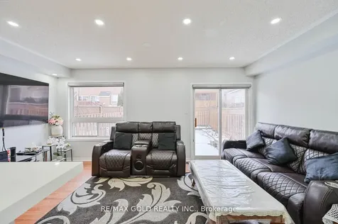 12 Rockrose Drive Brampton ON L6R 2Z6