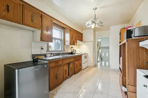 562 Alliance Avenue Toronto ON M6N 2J5