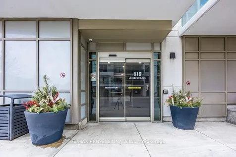 816 Lansdowne Avenue Toronto ON M6H 4K6