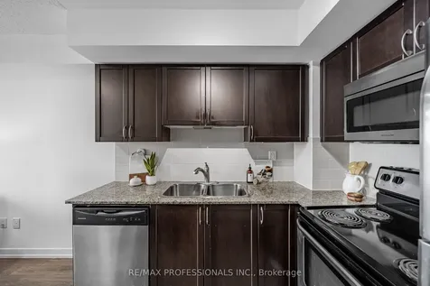 816 Lansdowne Avenue Toronto ON M6H 4K6