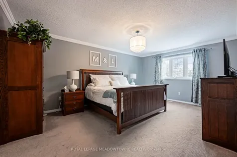 19 Grist Mill Drive Halton Hills ON L7G 6C2