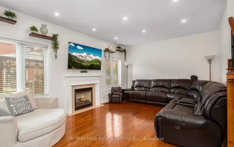 26 Saint Hubert Drive Brampton ON L6P 1V7