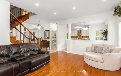 26 Saint Hubert Drive Brampton ON L6P 1V7