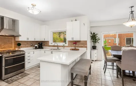 26 Saint Hubert Drive Brampton ON L6P 1V7