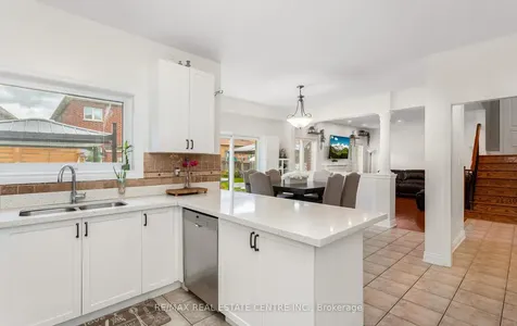 26 Saint Hubert Drive Brampton ON L6P 1V7