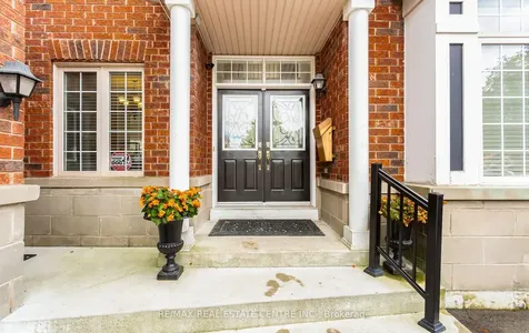 26 Saint Hubert Drive Brampton ON L6P 1V7