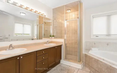 26 Saint Hubert Drive Brampton ON L6P 1V7