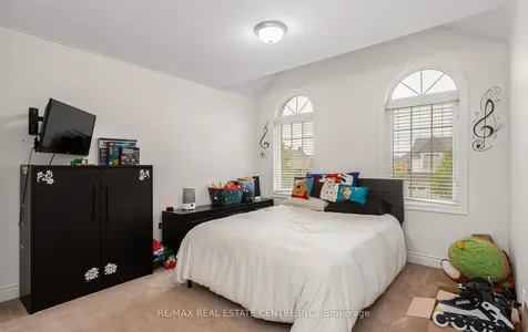 26 Saint Hubert Drive Brampton ON L6P 1V7