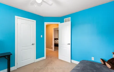 26 Saint Hubert Drive Brampton ON L6P 1V7