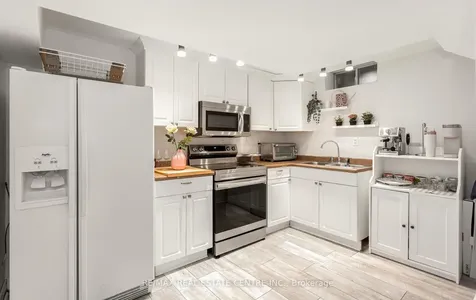 26 Saint Hubert Drive Brampton ON L6P 1V7