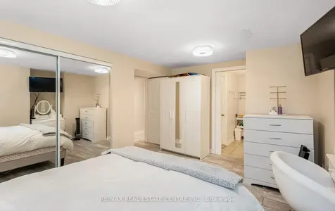 26 Saint Hubert Drive Brampton ON L6P 1V7